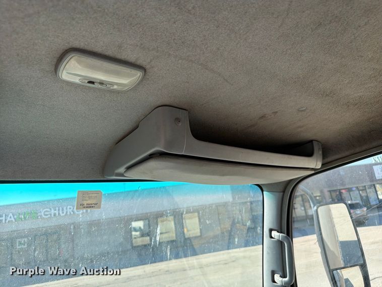 image for item EW7547 2008 Chevrolet W5 box truck