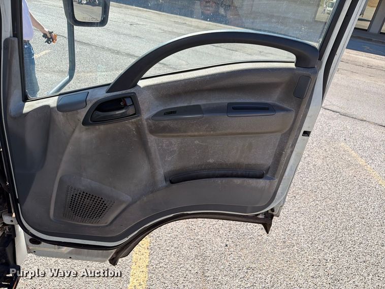 image for item EW7547 2008 Chevrolet W5 box truck