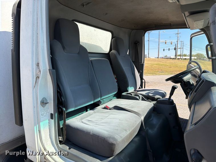 image for item EW7547 2008 Chevrolet W5 box truck