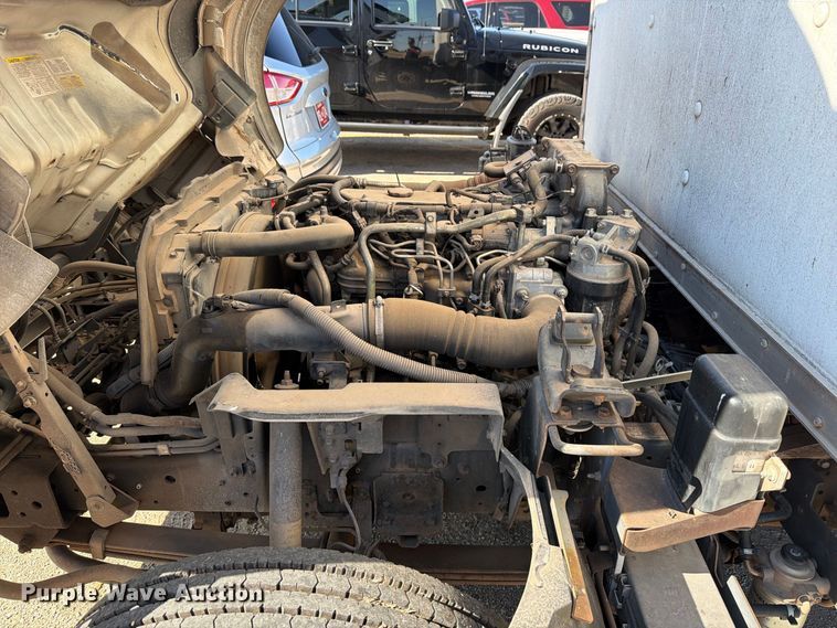 image for item EW7547 2008 Chevrolet W5 box truck