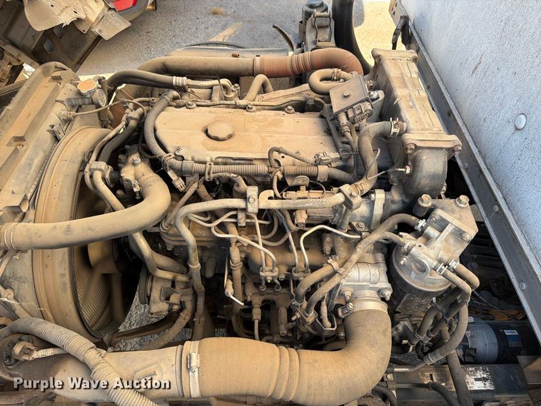 image for item EW7547 2008 Chevrolet W5 box truck