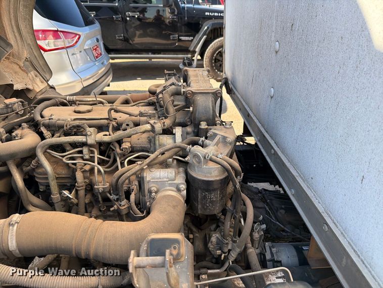 image for item EW7547 2008 Chevrolet W5 box truck