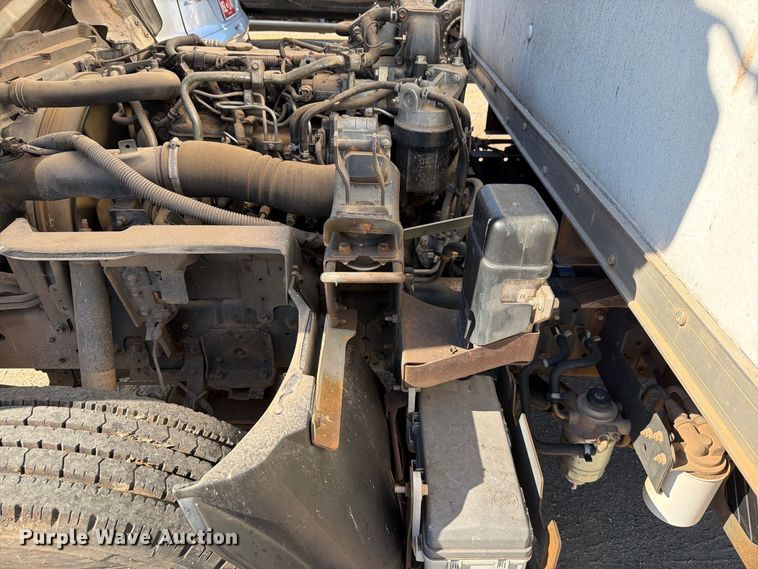 image for item EW7547 2008 Chevrolet W5 box truck