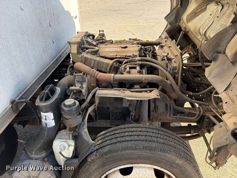 image for item EW7547 2008 Chevrolet W5 box truck