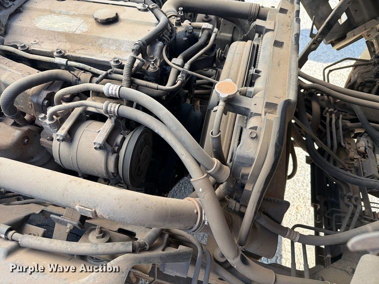 image for item EW7547 2008 Chevrolet W5 box truck