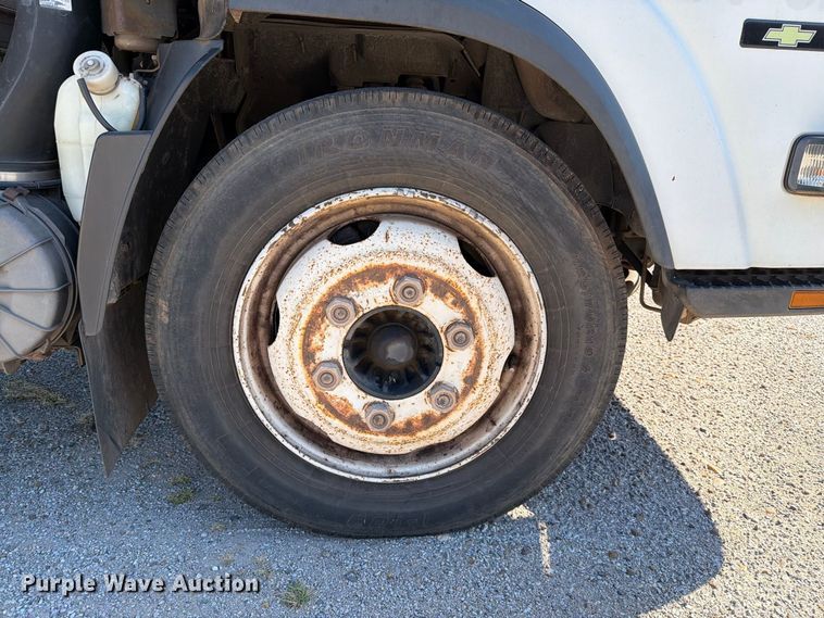 image for item EW7547 2008 Chevrolet W5 box truck