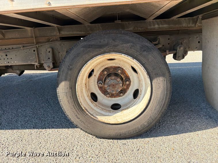 image for item EW7547 2008 Chevrolet W5 box truck