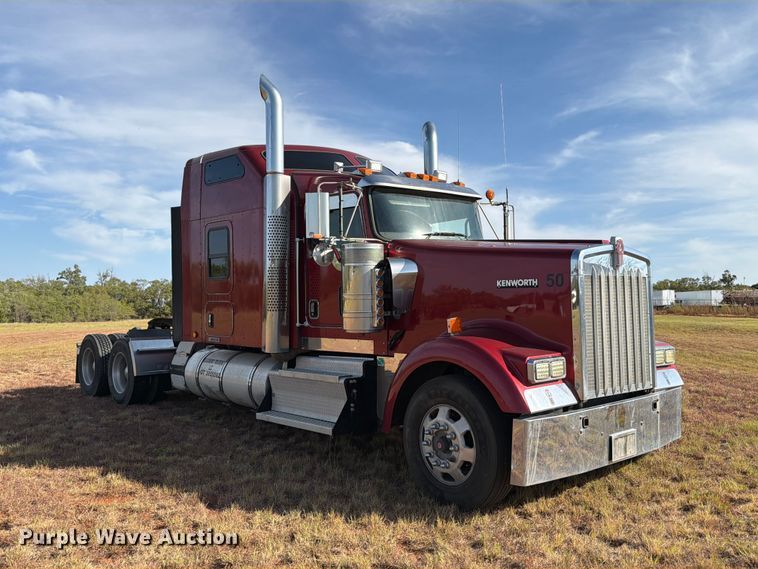 image for item EW8894 2015 Kenworth W900 semi truck