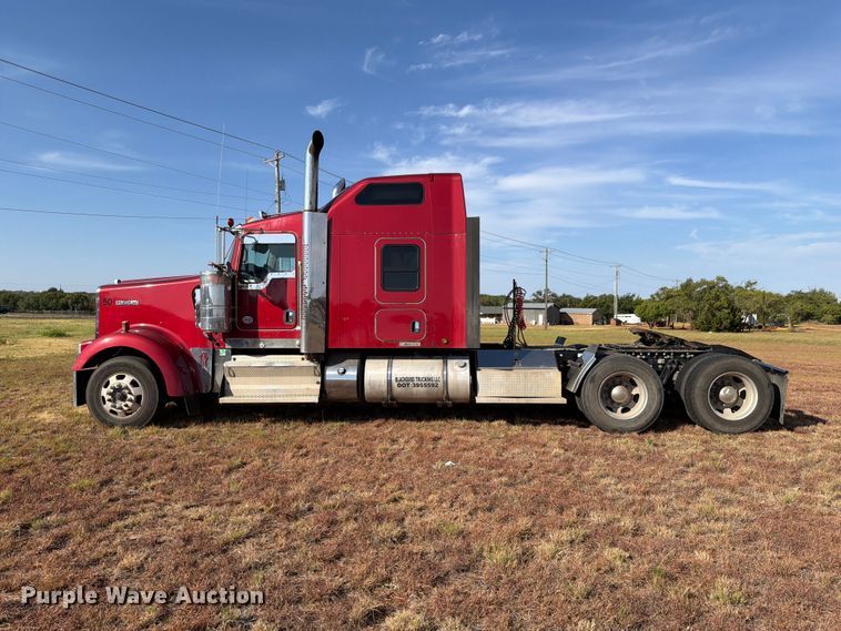 image for item EW8894 2015 Kenworth W900 semi truck