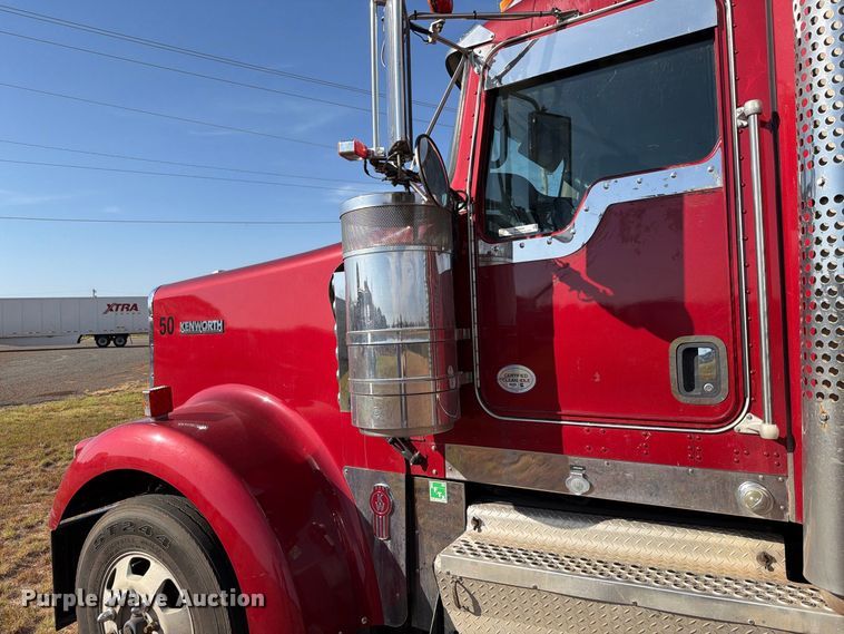 image for item EW8894 2015 Kenworth W900 semi truck