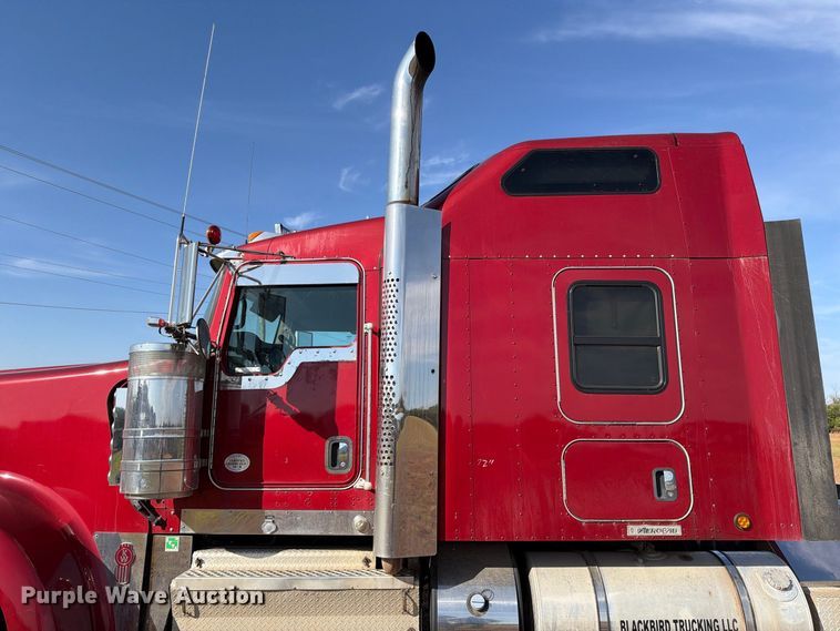 image for item EW8894 2015 Kenworth W900 semi truck