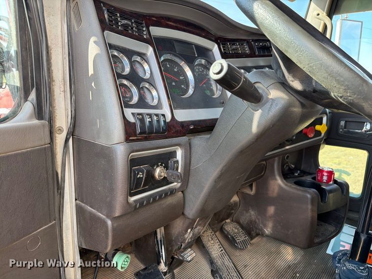image for item EW8894 2015 Kenworth W900 semi truck