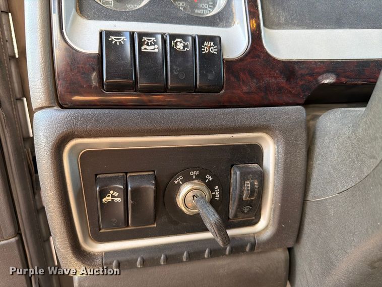 image for item EW8894 2015 Kenworth W900 semi truck