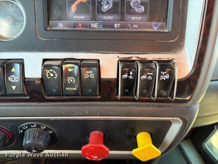 image for item EW8894 2015 Kenworth W900 semi truck