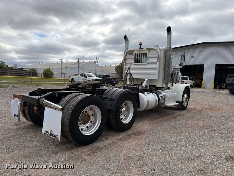 image for item EW8989 2015 Peterbilt 389 semi truck