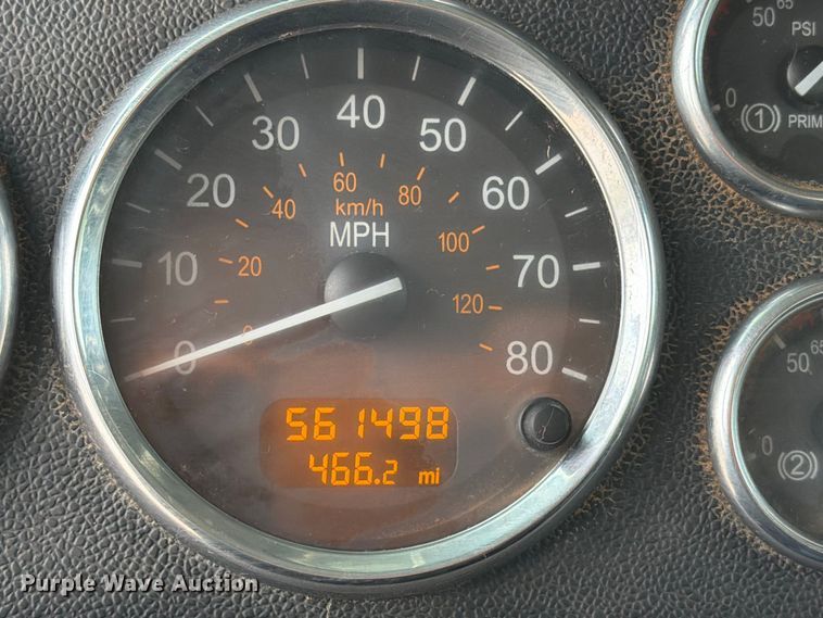 image for item EW8989 2015 Peterbilt 389 semi truck
