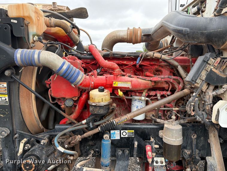 image for item EW8989 2015 Peterbilt 389 semi truck