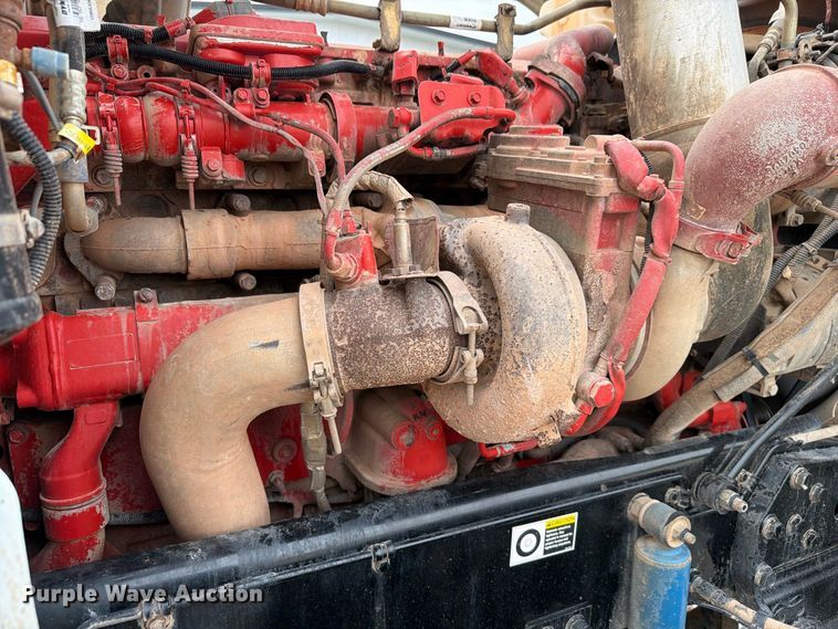 image for item EW8989 2015 Peterbilt 389 semi truck