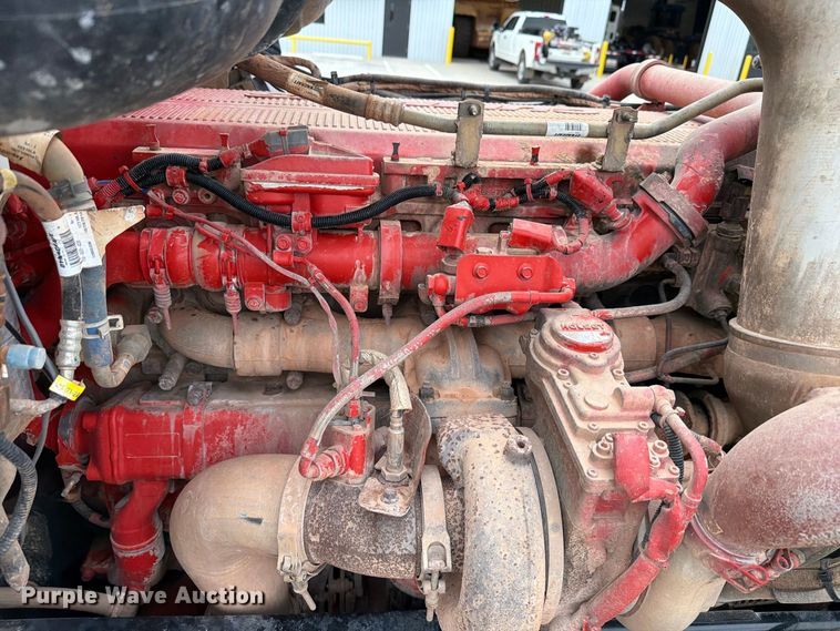 image for item EW8989 2015 Peterbilt 389 semi truck