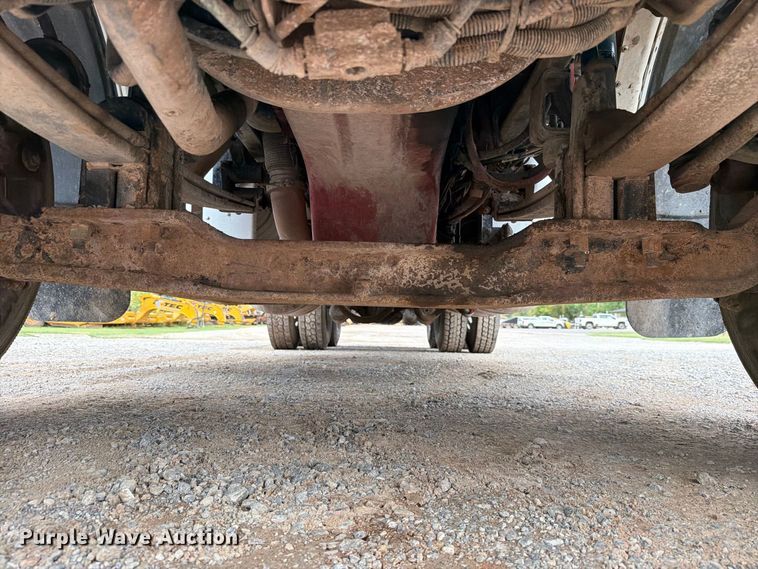 image for item EW8989 2015 Peterbilt 389 semi truck