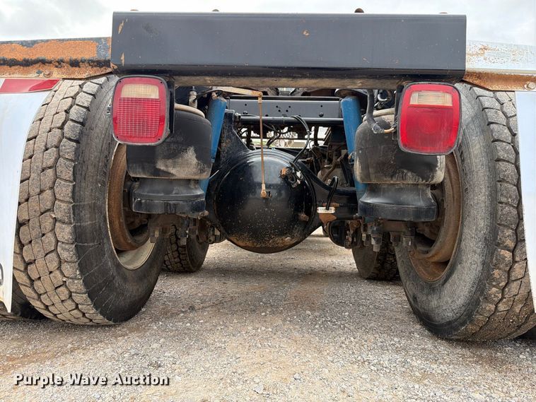 image for item EW8989 2015 Peterbilt 389 semi truck