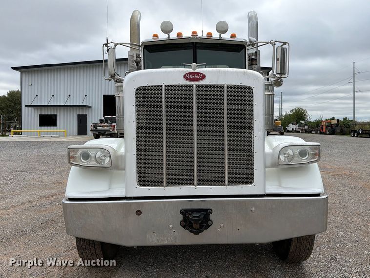 image for item EW8990 2015 Peterbilt 389 semi truck