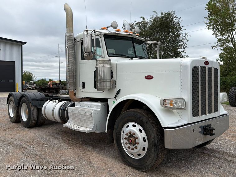 image for item EW8990 2015 Peterbilt 389 semi truck
