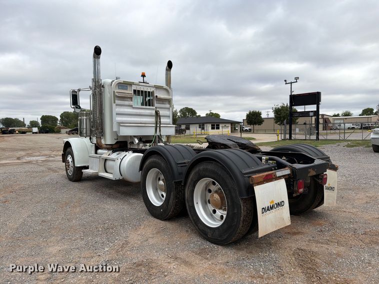 image for item EW8990 2015 Peterbilt 389 semi truck