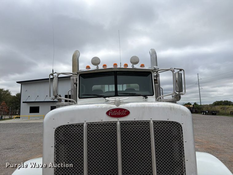 image for item EW8990 2015 Peterbilt 389 semi truck