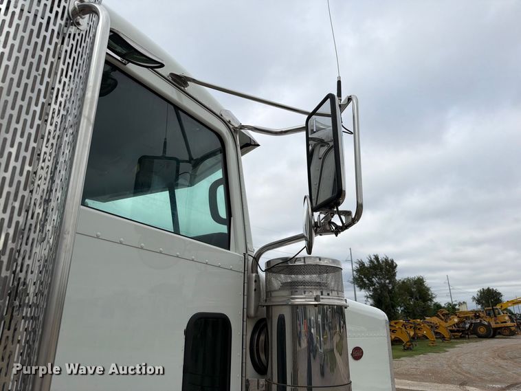 image for item EW8990 2015 Peterbilt 389 semi truck