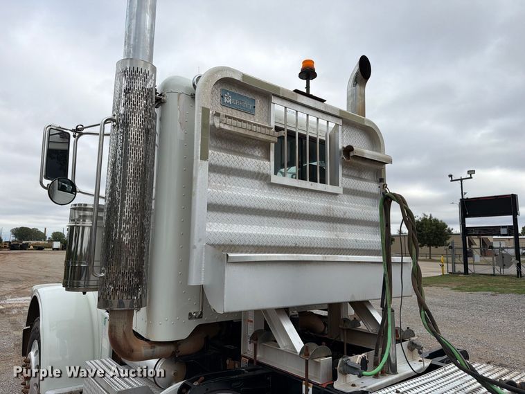 image for item EW8990 2015 Peterbilt 389 semi truck