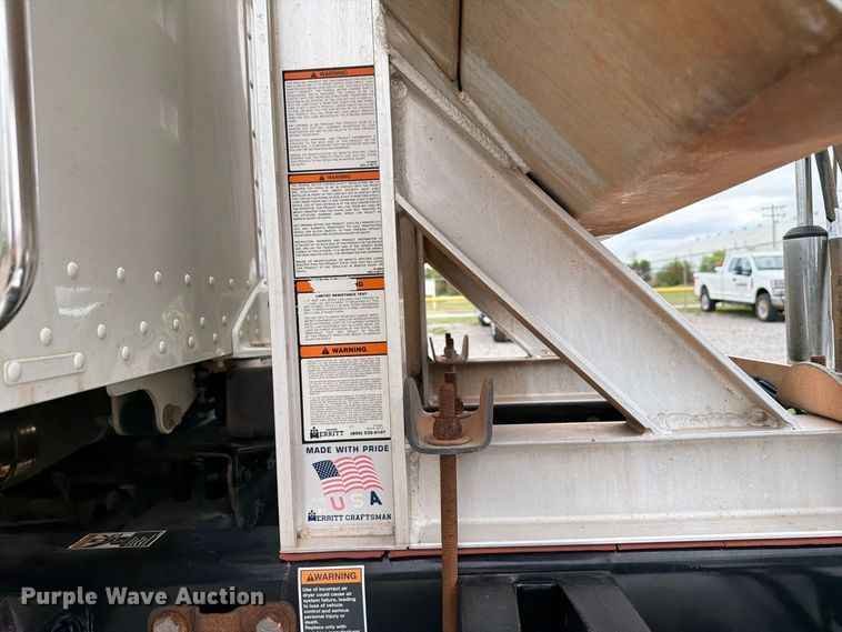 image for item EW8990 2015 Peterbilt 389 semi truck