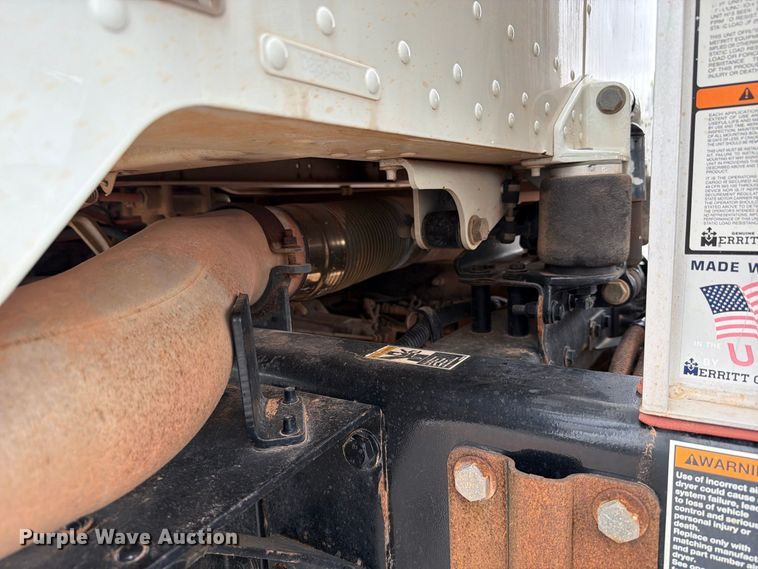 image for item EW8990 2015 Peterbilt 389 semi truck