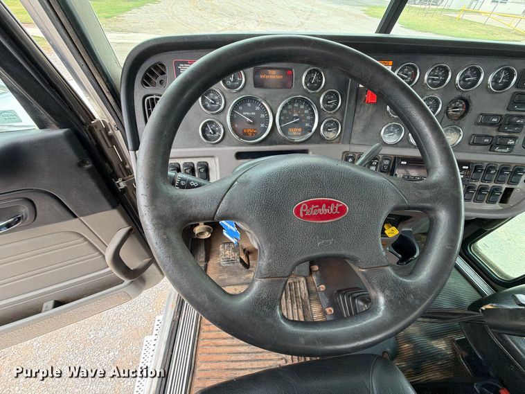 image for item EW8990 2015 Peterbilt 389 semi truck