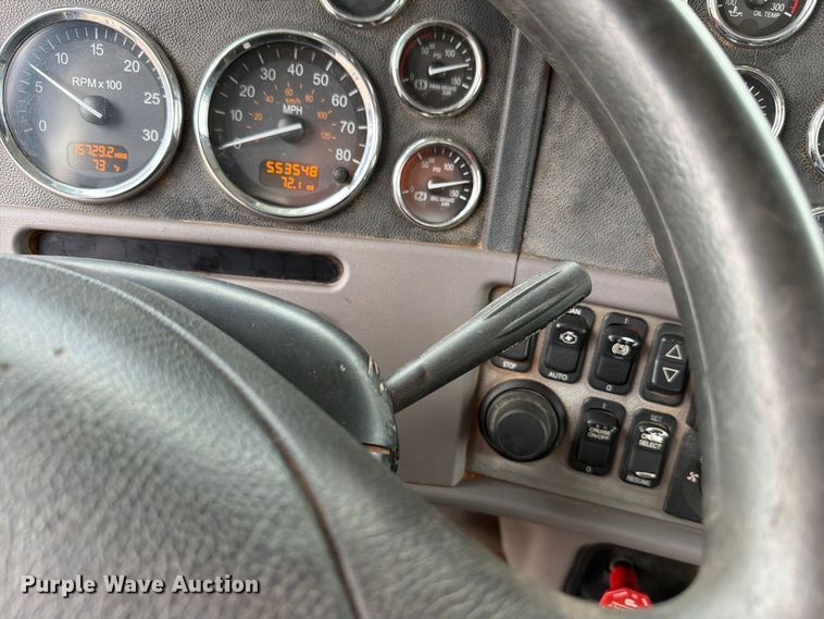 image for item EW8990 2015 Peterbilt 389 semi truck