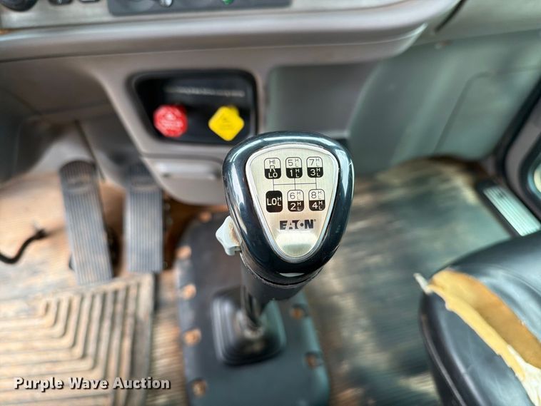 image for item EW8990 2015 Peterbilt 389 semi truck