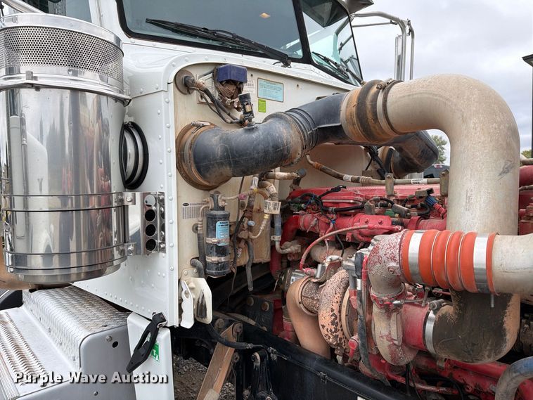image for item EW8990 2015 Peterbilt 389 semi truck