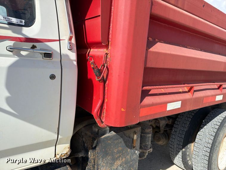 image for item EX1054 1995 Ford F800 dump truck