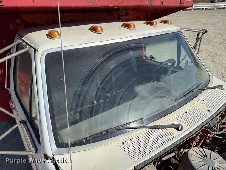 image for item EX1054 1995 Ford F800 dump truck