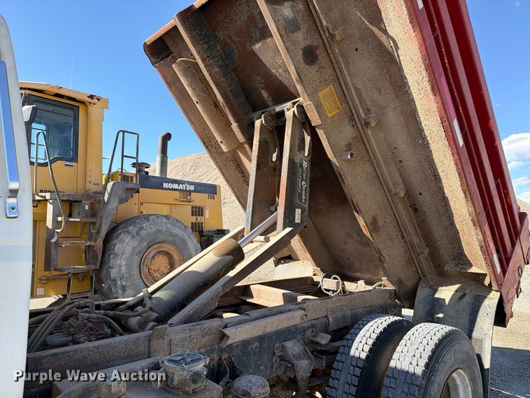 image for item EX1054 1995 Ford F800 dump truck