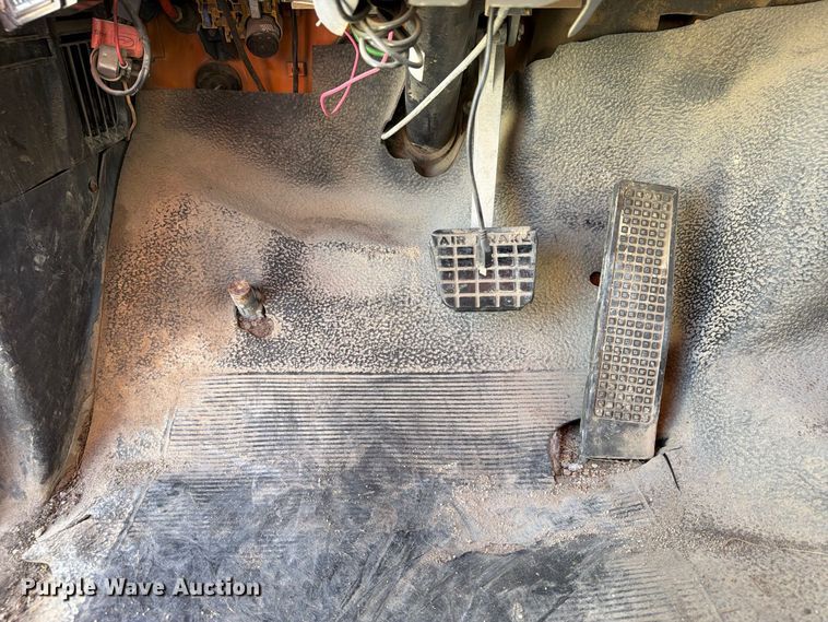 image for item EX1054 1995 Ford F800 dump truck