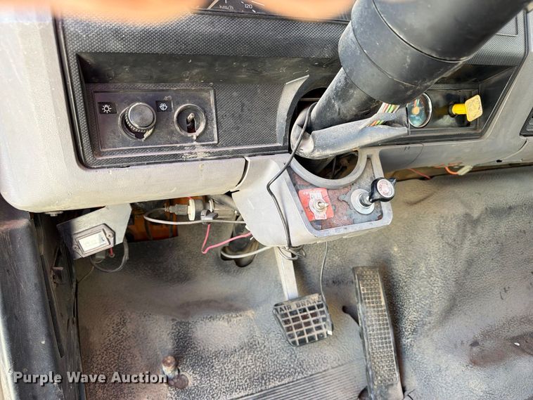image for item EX1054 1995 Ford F800 dump truck
