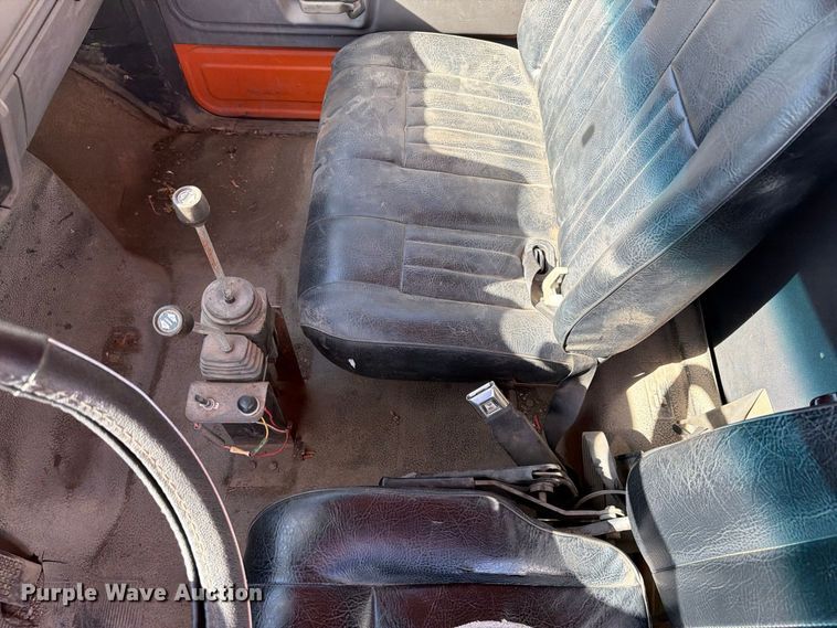 image for item EX1054 1995 Ford F800 dump truck