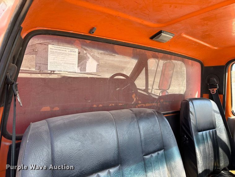 image for item EX1054 1995 Ford F800 dump truck