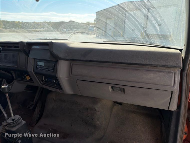 image for item EX1054 1995 Ford F800 dump truck