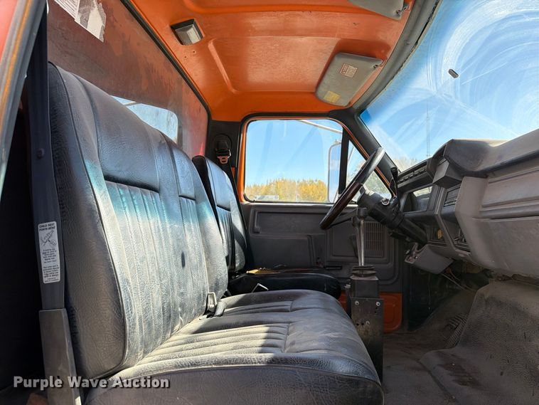 image for item EX1054 1995 Ford F800 dump truck