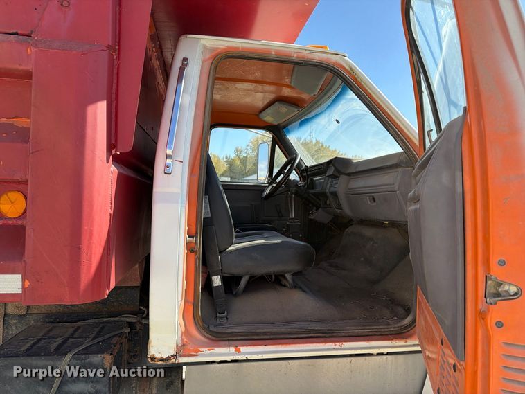 image for item EX1054 1995 Ford F800 dump truck