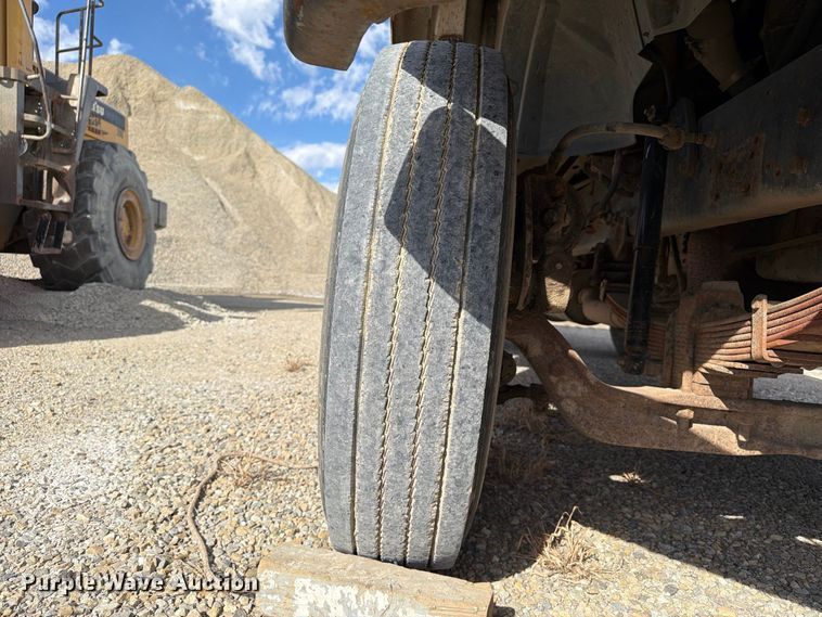 image for item EX1054 1995 Ford F800 dump truck