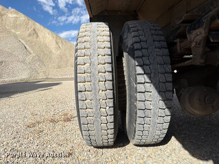 image for item EX1054 1995 Ford F800 dump truck