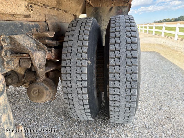 image for item EX1054 1995 Ford F800 dump truck
